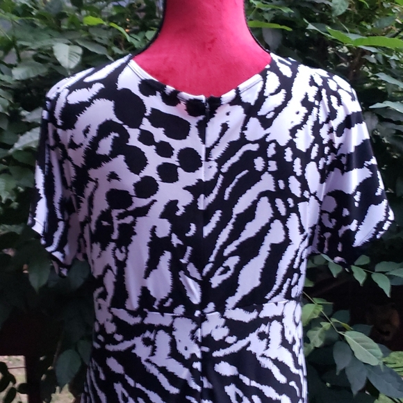 AB Studio Black & White Easy Dress Size Medium - Picture 6 of 10